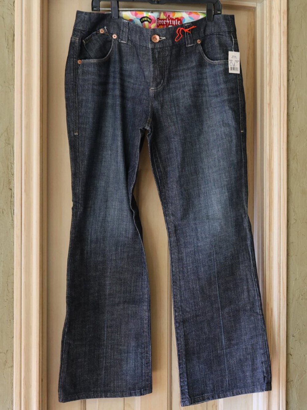 NWT FreeStyle Revolution Elvis Wash Denim Jeans Size 18 MSRP $68